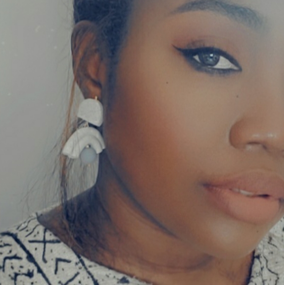 Minimalist Rainbow Earrings - Picture 4 of 4